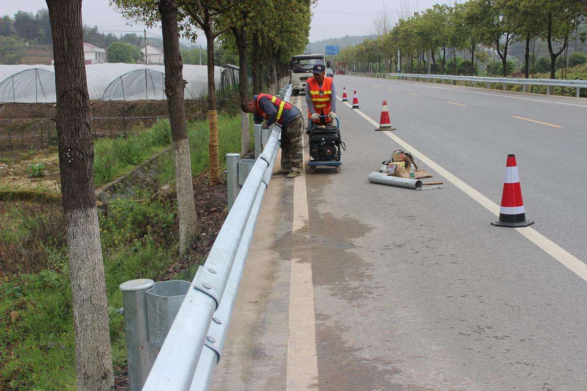 公路波形护栏平时应该怎么守护呢？